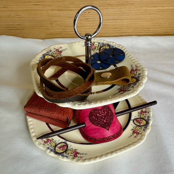 Sign up for closet updates by liking this listing! - Picture 15 of 15